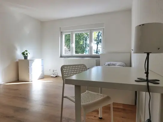 Bright and spacious 3-room apartment with a large balcony in a convenient location in Cologne!