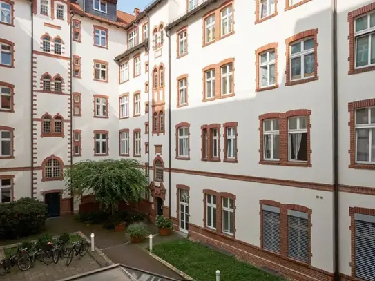 Furnished 2-room apartment in a listed building in Berlin Mitte – perfect for home office!