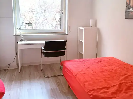 Beautiful quiet serviced apartment in best location Frankfurt Westend