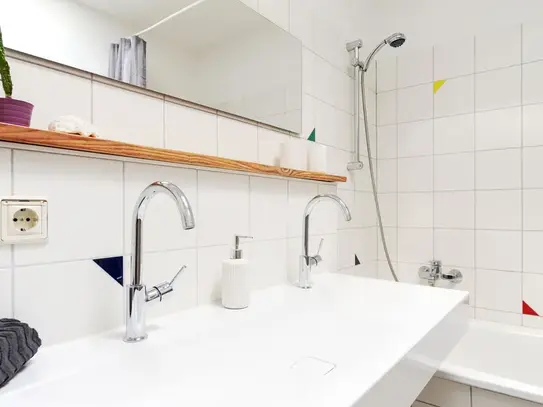 bright designer TOP-FLOOR apartment at MAUERPARK (MITTE) with private parking