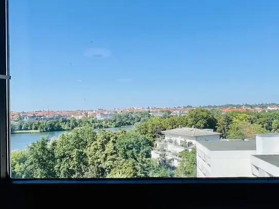 Exclusive furnished 3-room flat with fantastic views of Lake Wöhrdersee – euhabitat