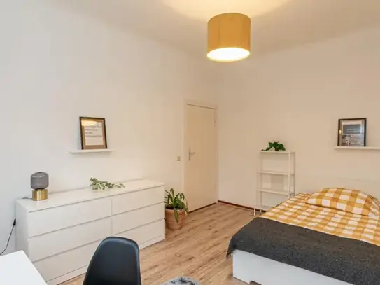 Cute bedroom in shared apartment in Niederschöneweide