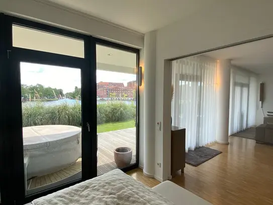 Beautiful luxury apartment in the city center of Berlin directly on the river Spree with 180 degree river view