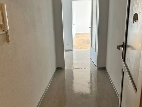 Schöne 3 Zimmer Wohnung OHNE Balkon Anfragen bitte nur über das ausgefüllte KONTAKTFORMULAR!!!