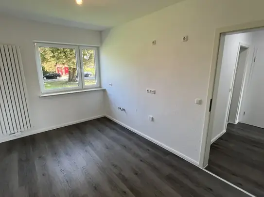 Rentner-Erdgeschoss, 4 ZKB, 100 m2 WF/NF, Walk-In-Dusche, Keller, Dachboden, Gartenanteil, saniert