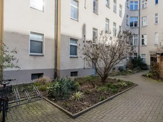 Prenzlauer Berg: Cozy, bright and quiet 2-room apartment in top location! /Appartement 2 pièces cosy, ensoleillé et cal…