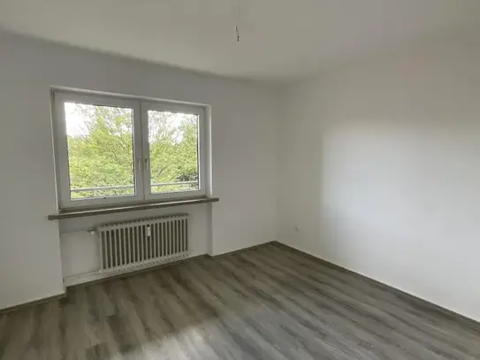 Sanierte 3-Zimmer-Wohnung mit Balkon und Wanne in Wilhelmshaven Wiesenhof