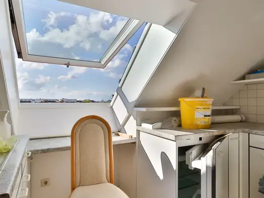 Sonnige Dachgeschosswohnung mit Weitblick im Konstanzer Stadtteil Paradies