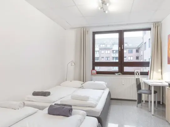 Cute studio close to airport - 20 min by subway to citycenter