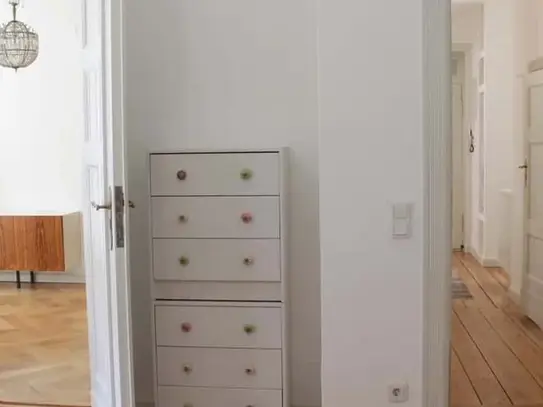 Bella: schöne 3-Zimmer-Wohnung mit Berliner Flucht und Balkon