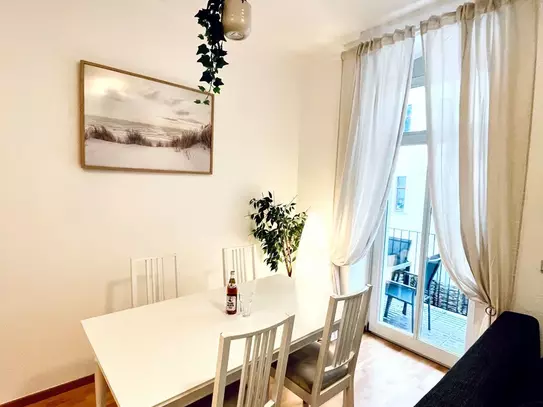 Stylish & Cosy 2 room apartment with huge balcony direct in the city