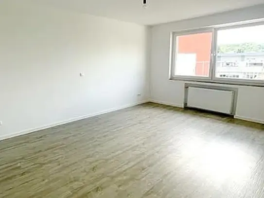 Bahnhofsnähe! Kernsanierte 3-Zimmer-Wohnung im 2.OG mit großem Balkon im Herzen von Hennef