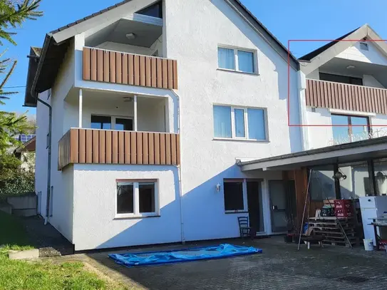 Dachgeschosswohnung mit Balkon und traumhaften Ausblick ins Grüne!