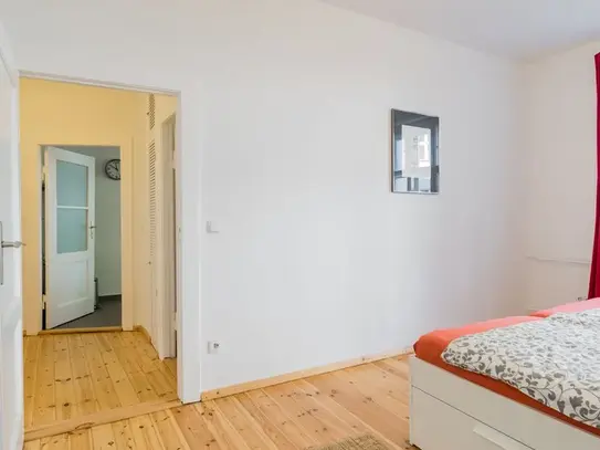 Ideal for the small family - 300 meters from the Schöneberg Volkspark, bright, beautiful apartment with 3 rooms & balco…