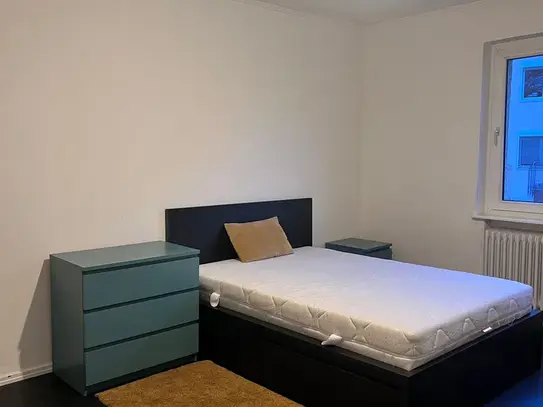 Room in shared apartment - very central yet quiet