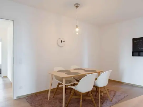 Well-lit double bedroom in Moabit