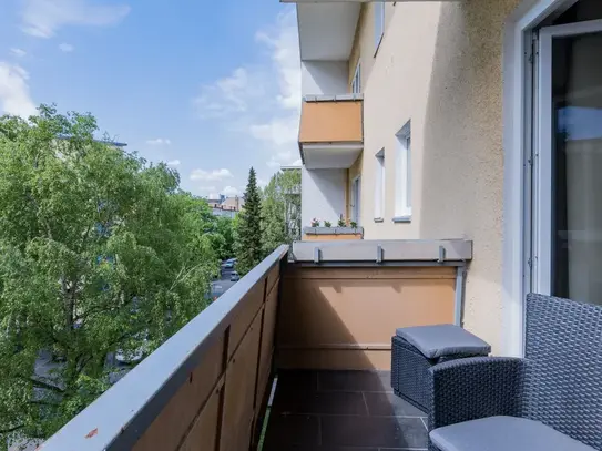 Modern studio - brand new - with a large balcony - on Bayerischer Platz