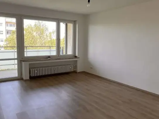 Sanierte 2 Zimmerwohnung mit Balkon und Aufzug!