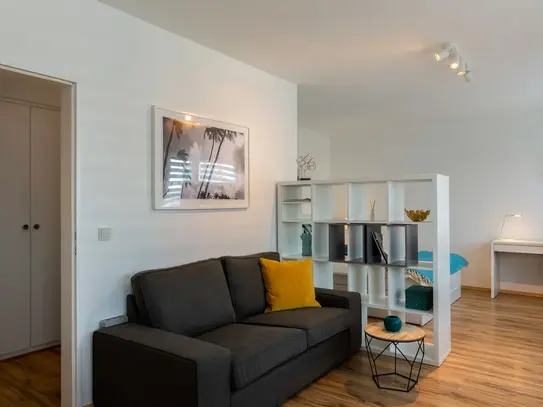 Bright, modern Apartment in the city centre of Leverkusen (close to main station, car park optional)