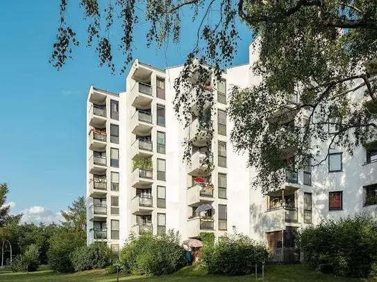 Heimwerker aufgepasst! Lichtdurchflutete 2-Zimmer Wohnung mit Balkon & Aufzug in Spandau