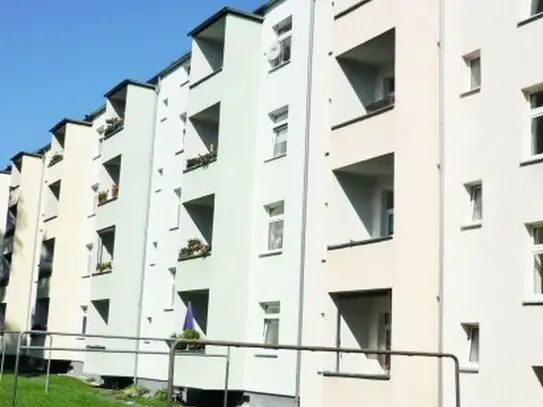 SCHLOSSCHEMNITZ AM KÜCHWALD: CHARMANTE 3 ZIMMER WOHNUNG MIT BALKON...