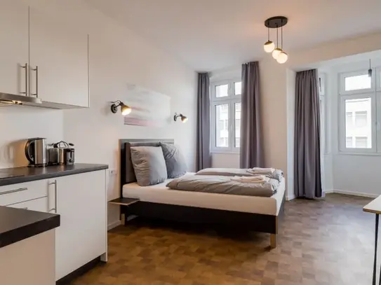 Spacious studio in the renovated apartment building on Hermannplatz