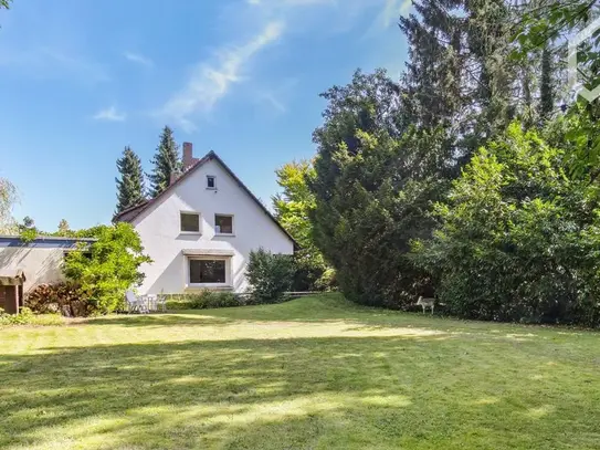 Spacious house with huge garden in the green Cologne-Brück, good connection to the airport, trade fair and city center,…