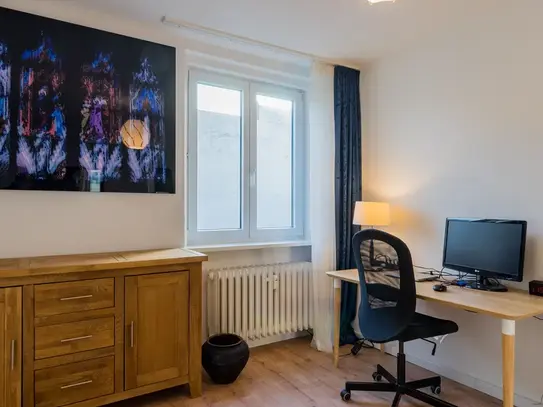 Air-conditioned 3-room apartment in Charlottenburg. Quiet & fully equipped