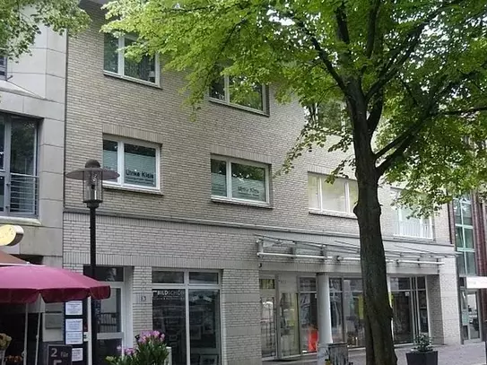 Sanierte 2,5-Zimmer-Wohnung mit Balkon in Zentrumslage
