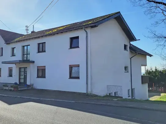 Dachgeschosswohnung mit Balkon und traumhaften Ausblick ins Grüne!