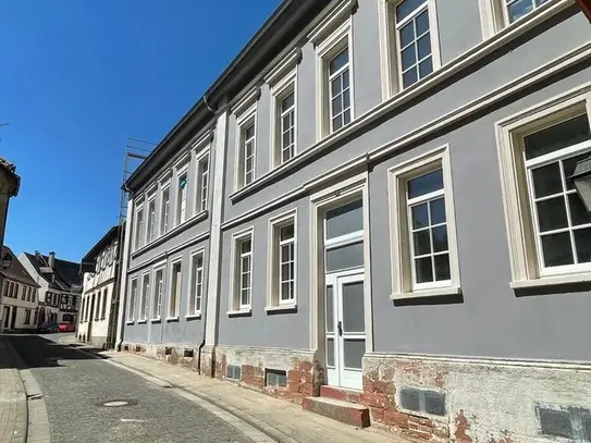 „Erstbezug“, sanierte DG-Wohnung in der Altstadt in Kirchheimbolanden.