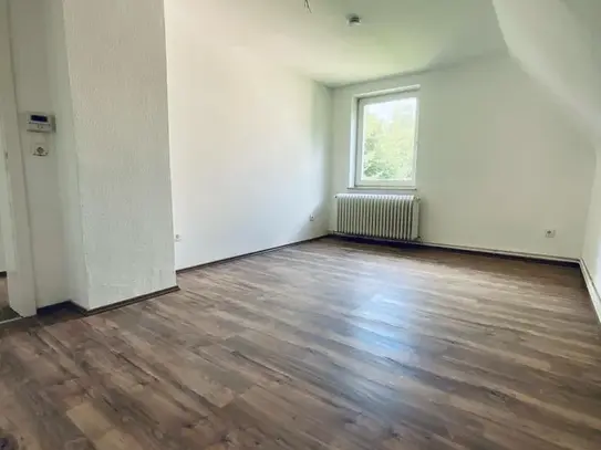 Geräumige 3-Zimmer-Dachgeschosswohnung zu sofort !