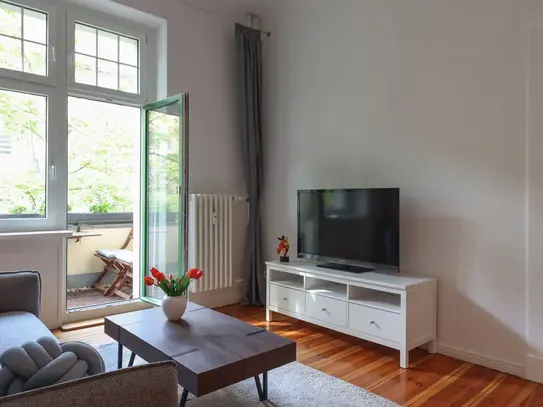 Bright and cozy 2 room apartment in Friedenau with a balcony and a view of the countryside