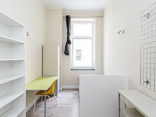 Bright and fashionable Room in shared place (Charlottenburg)