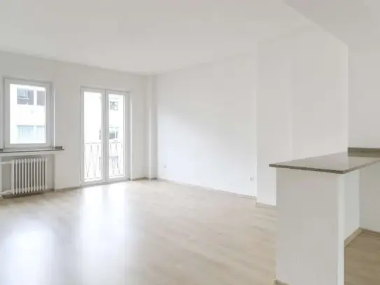 Erstbezug nach Renovierung: 3-Zi-Wohnung auf 117m² inkl. Tageslichtbad und Balkon