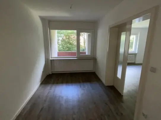 Renovierte 4 Zimmer Wohnung mit Balkon, Gäste-WC und Essecke