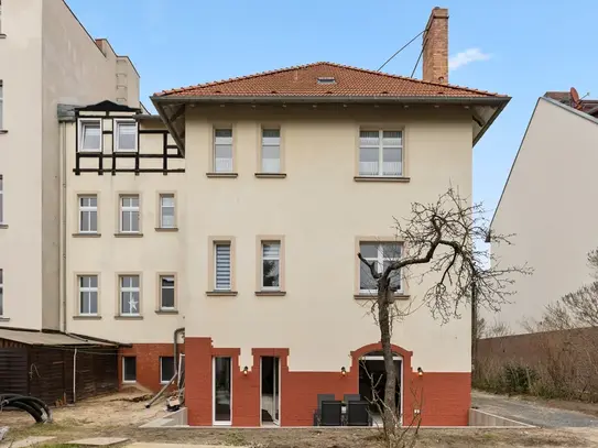 Cosy Art Deco 2-room flat with conservatory in a Gründerzeit villa