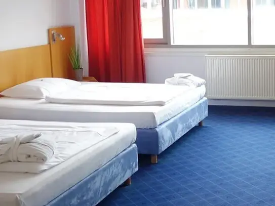 Beautiful and cozy suite with daily breakfast in Braunschweig