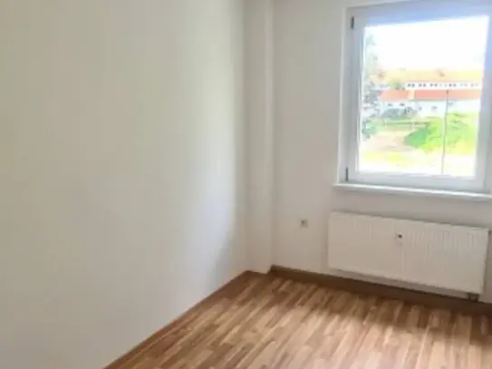 Etagenwohnung in Riesa: 3 Raumwohnung mit Balkon Am Hang