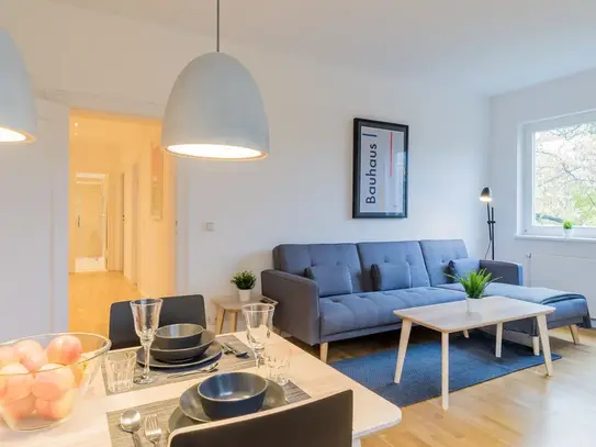 Modern, spacious & stylisch home with balcony (Kurfürstendamm 10 minutes walking distance)