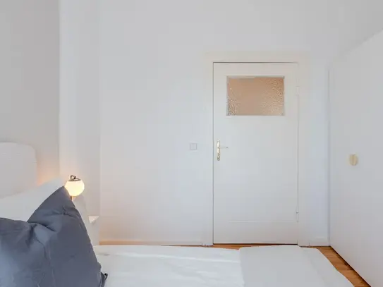 Elegant & spacious 3-rooms apartment in exclusive Zehlendorf