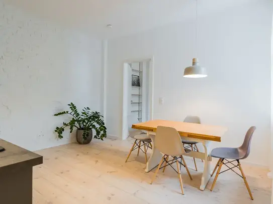 Beautiful, quiet & bright 2-room apartment centrally located in Neukölln