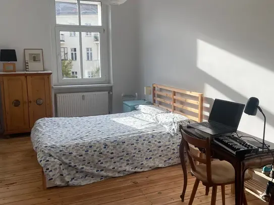 Hyper luminous 2 rooms flat in Friedrichshain