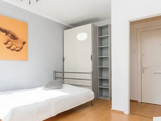 City apartment centrally next to Alster U 1 Uhlandstr station in 3 min walking distance