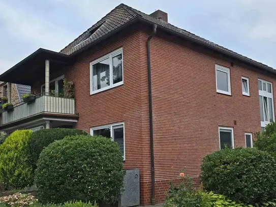 Reinbek – Gemütliche 2-Zimmer-Dachgeschosswohnung mit Balkon – Hein Immobilien