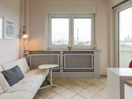 Great apartment in Charlottenburg with private access to lake and balcony