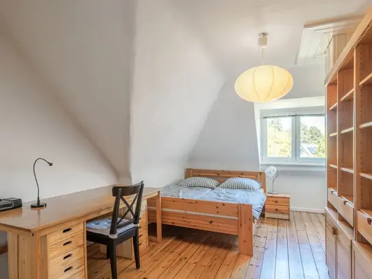 Spacious and beautiful home, 2 1/2 rooms in Hamburg-Rissen