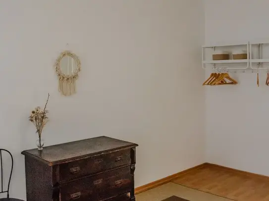 Pet-Friendly 71m2 Rosenthaler Platz Apartment – Quiet Garden Oasis in the Heart of Trendy Berlin, Well-Connected for Ea…