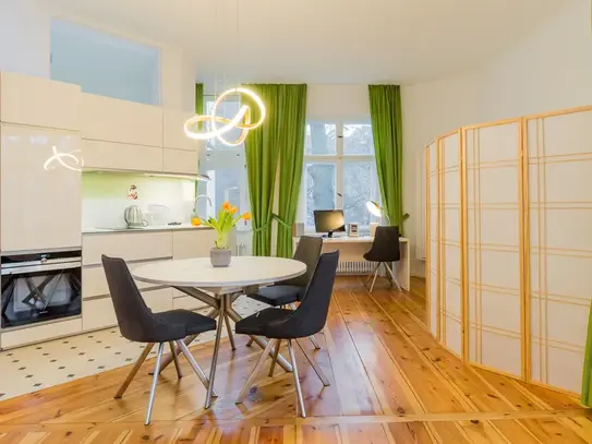 Sunny and modern suite in Steglitz