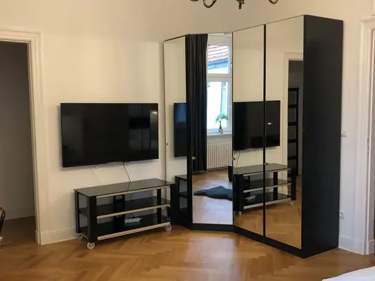 Luxuriöse und frisch sanierte 103 m² Wohnung mit 2 Badezimmern in ruhiger Seitenstraße zum Kurfürstendamm, Berlin-West,…